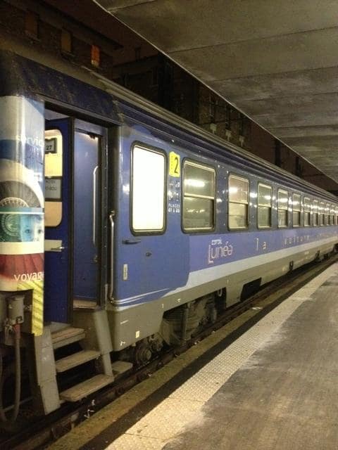 Intercités de nuit en gare