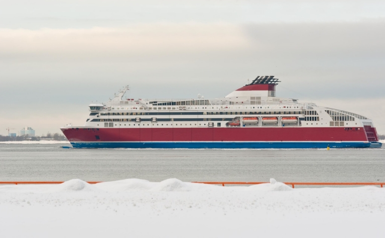 Ferry approchant Tallinn