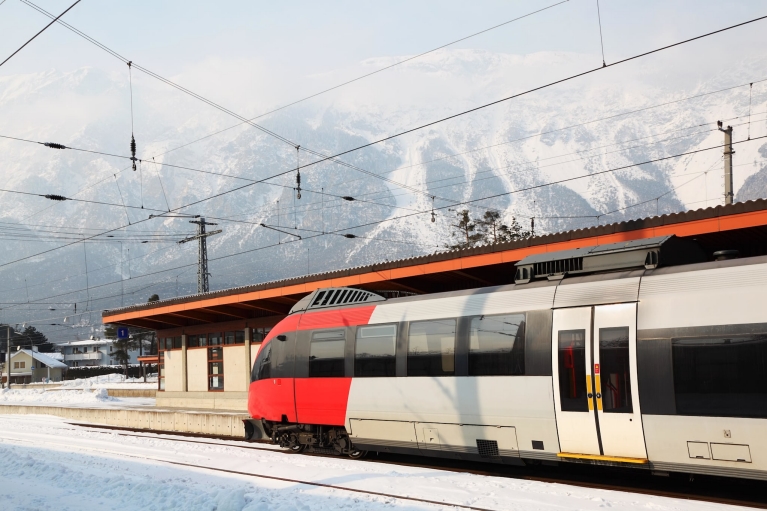 Train à quai en gare d'Innsbruck