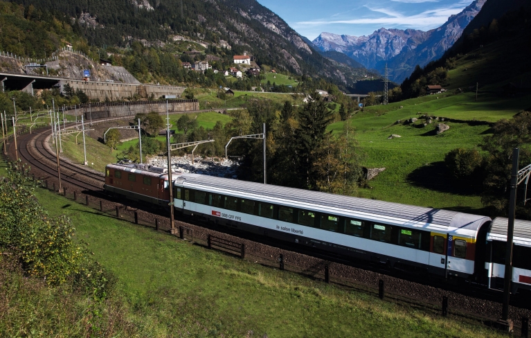Train express Gotthard Panorama en Suisse